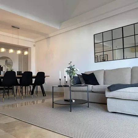 아파트 Penthouse With Sea Views In *